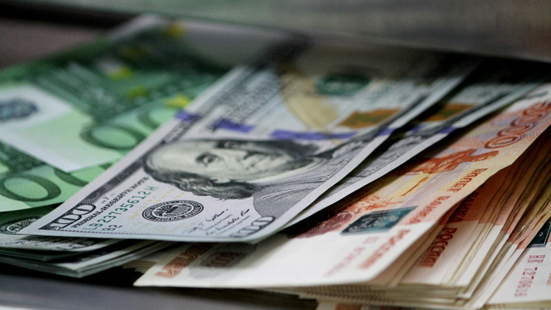Доллар замер: приморский экономист рассказал, куда пойдет доллар