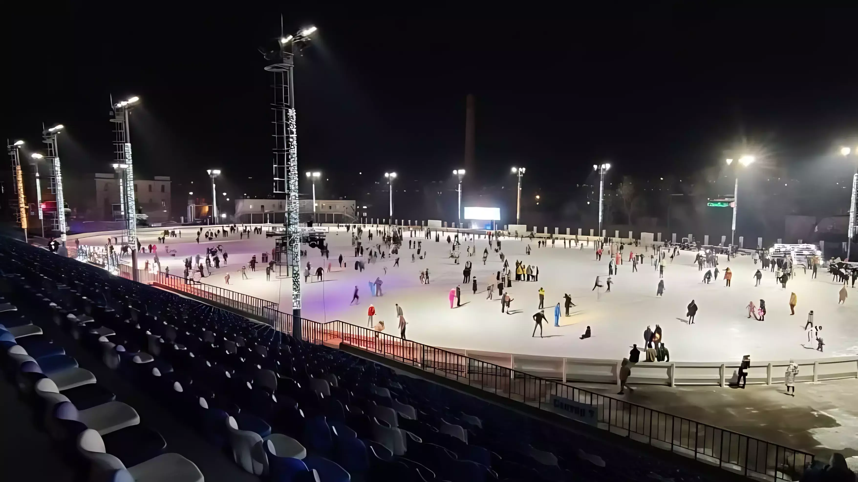 Танцуют все: популярное место отдыха вновь открыто во Владивостоке