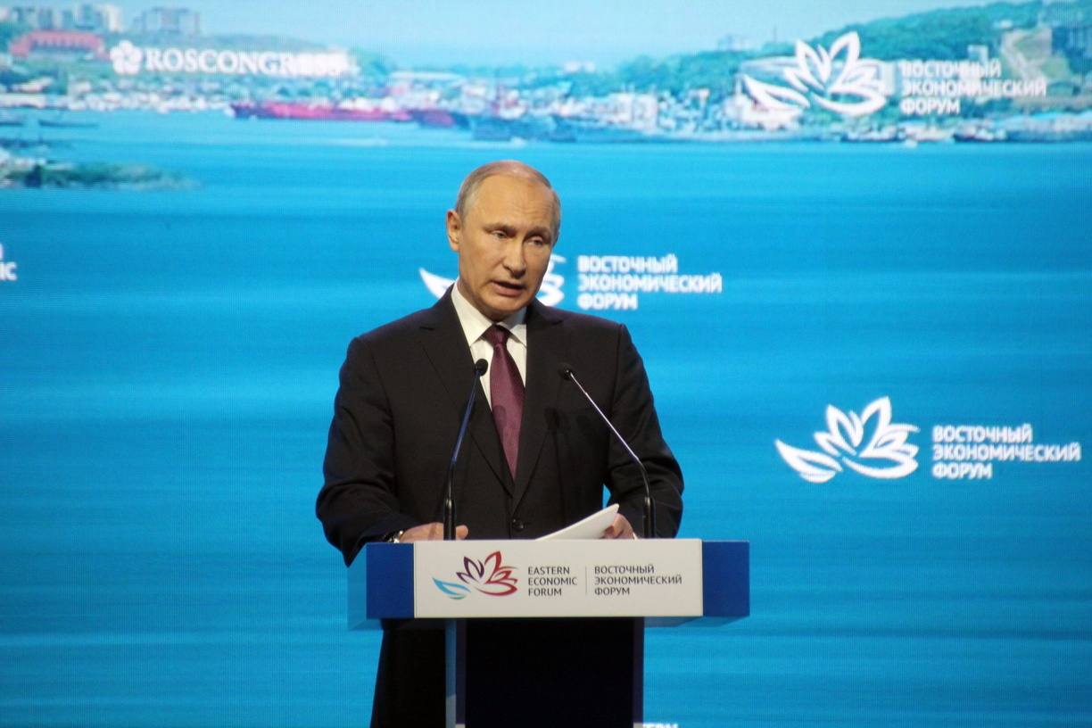 Школы, морской путь и влечение на Дальний Восток: о чём говорил Путин на ВЭФе