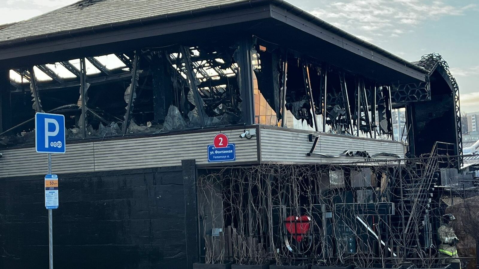 Сгорел один из самых известных ресторанов Владивостока — новые фото и видео