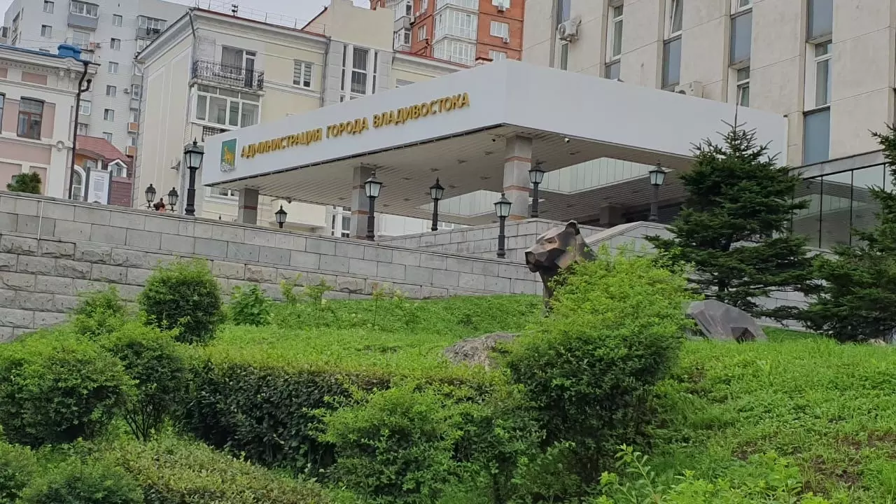 Глава Владивостока лично контролирует выполнение наказов депутатов гордумы